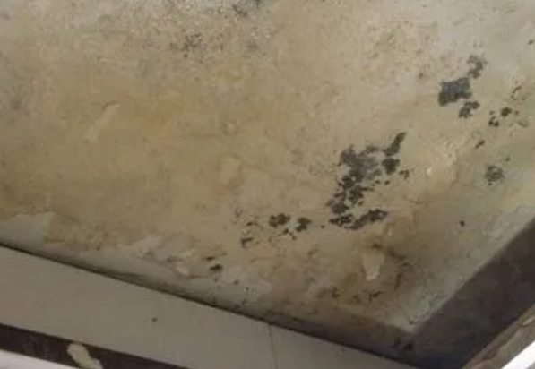 石首阳台漏水维修公司分享下石首卫生间渗水维修需要注意哪些问题。